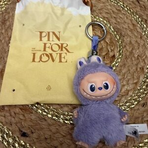 Pin for love ? Mini labubu